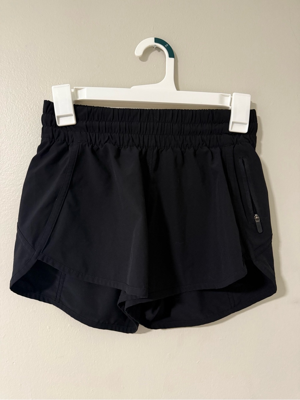 Lululemon track that shorts 3”